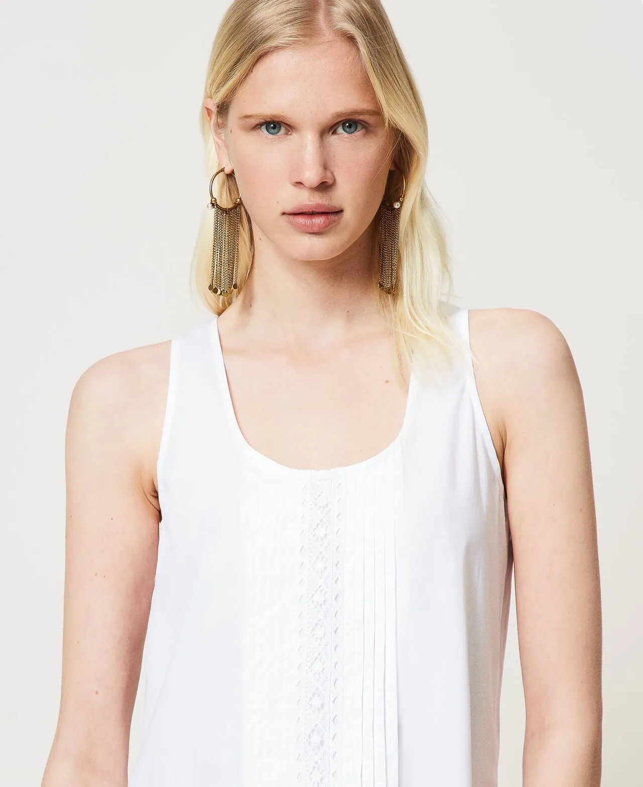 Longuette Dress with White Lace