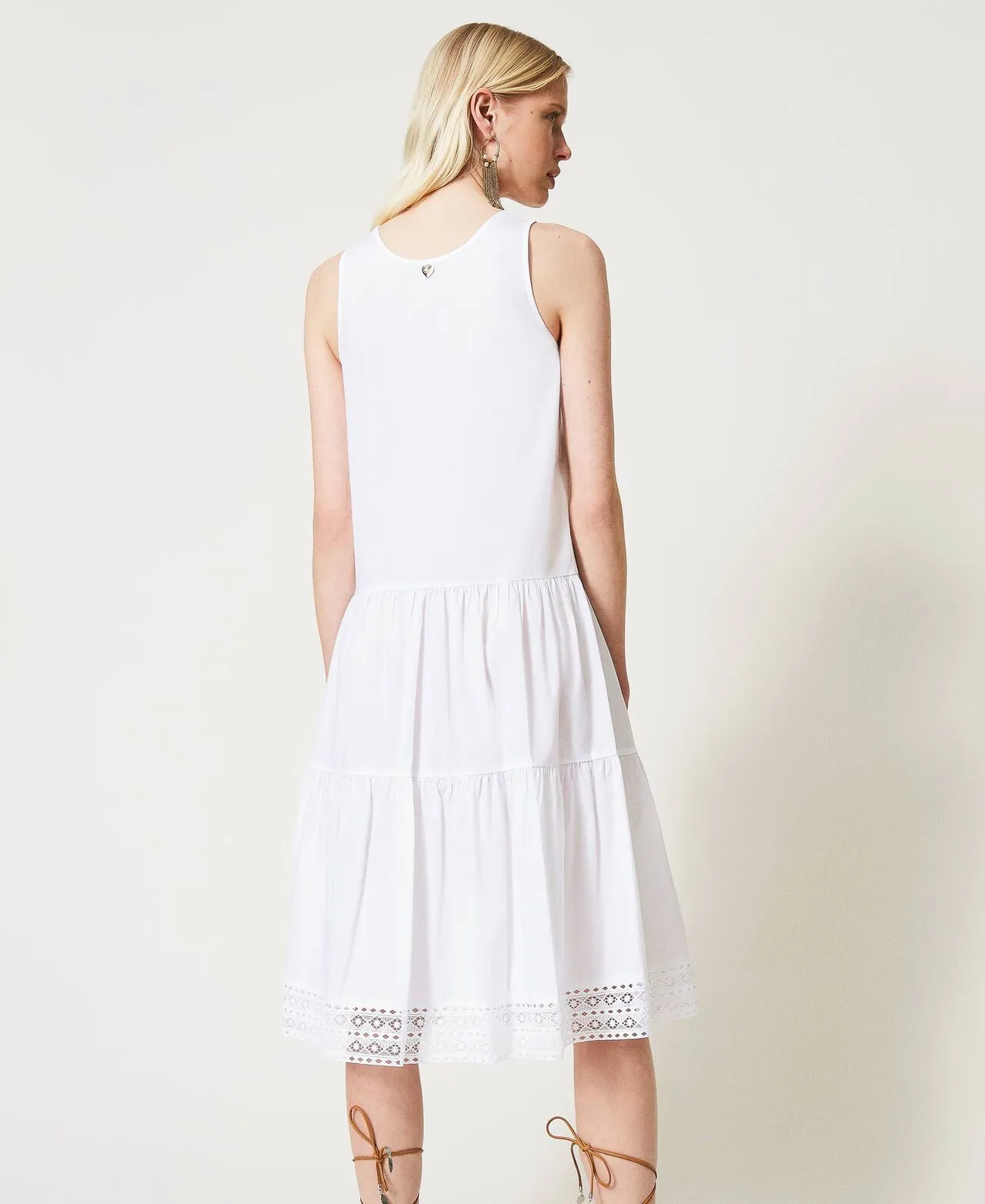 Longuette Dress with White Lace