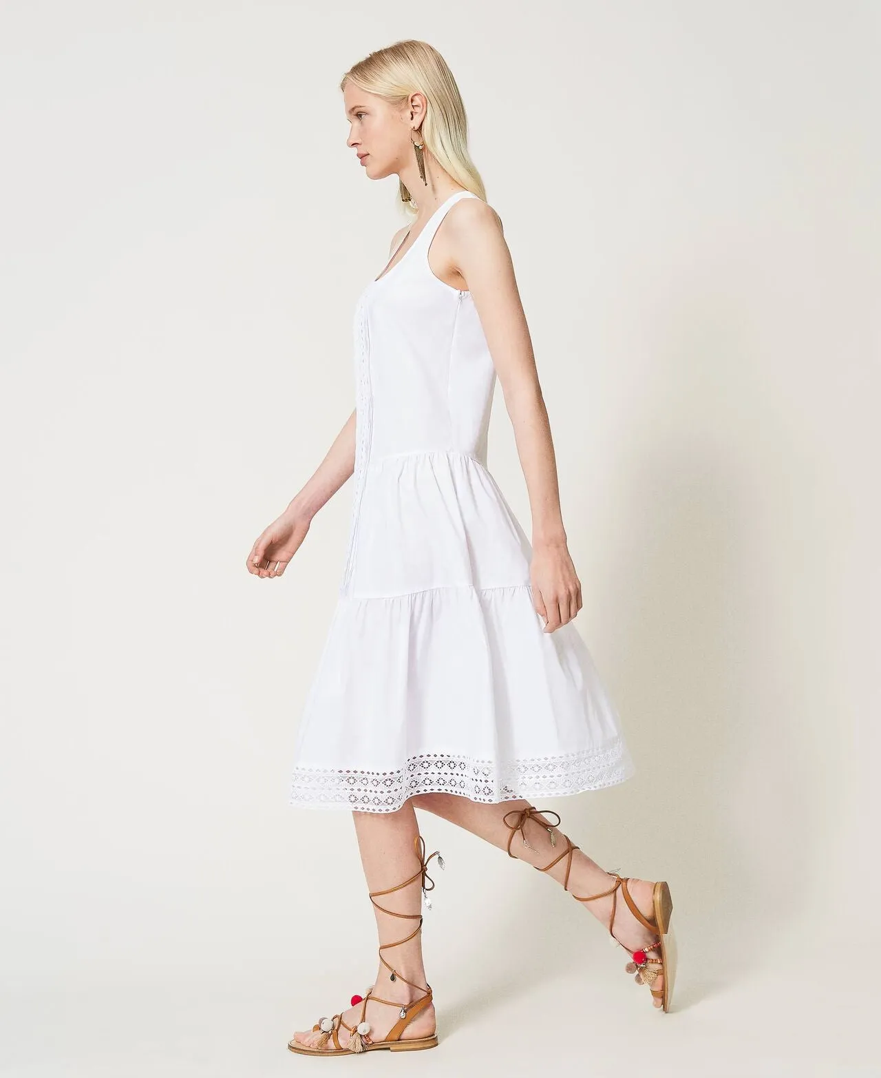 Longuette Dress with White Lace