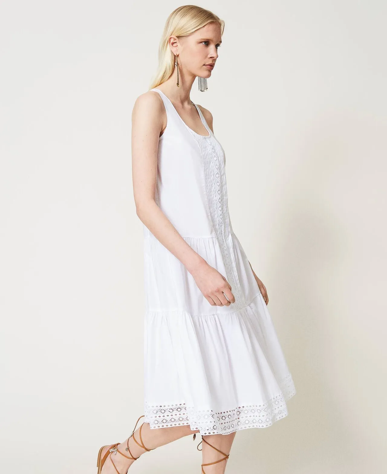 Longuette Dress with White Lace