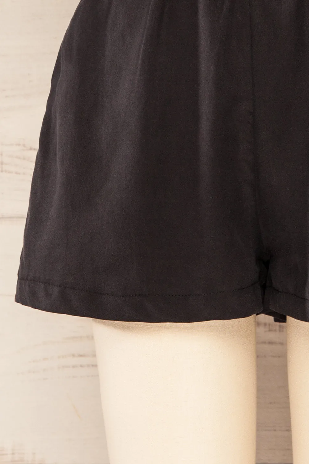 Olesnica | Black Shorts with Elastic Waist