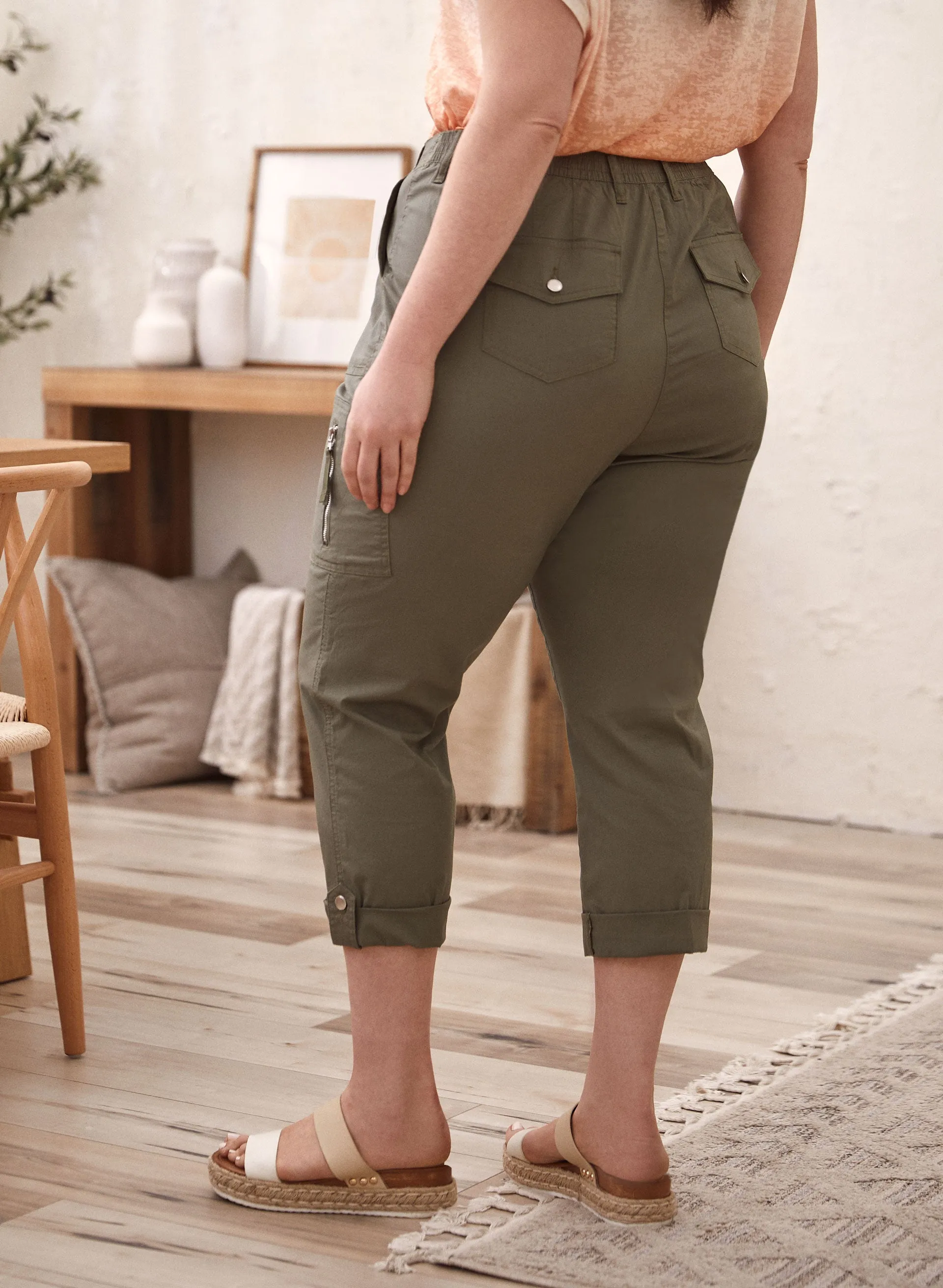 Zipper Detail Cargo Capris